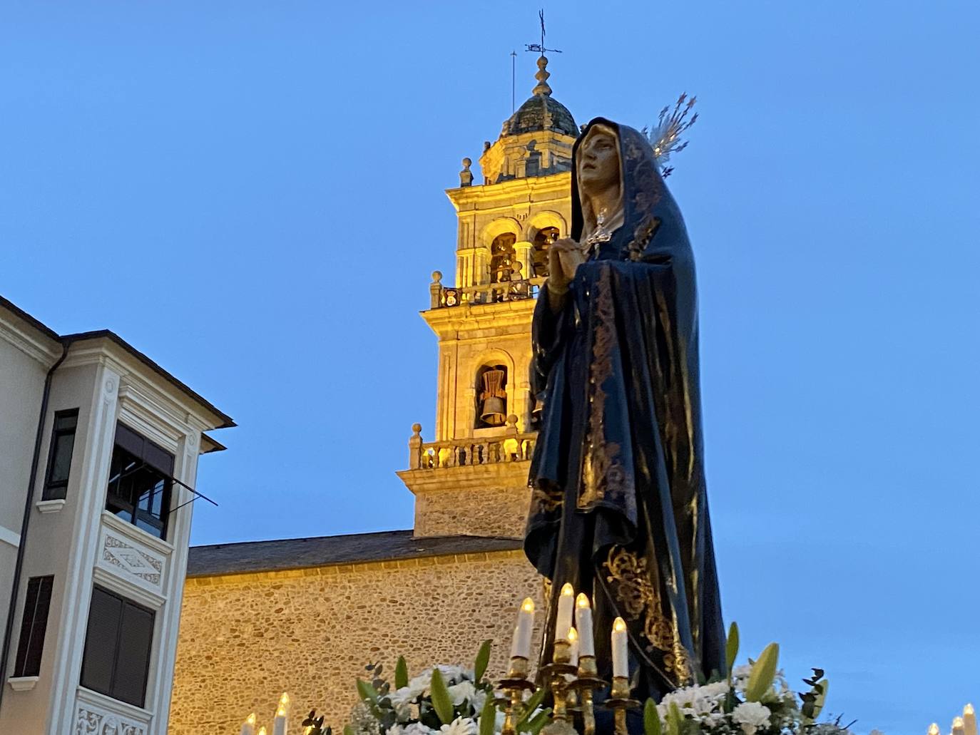 Fotos: Procesión de la Dolorosa en Ponferrada