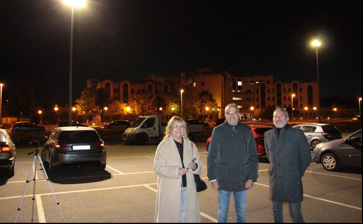 El alcalde y los ediles de Infraestructuras y Seguridad estrenaron la nueva iluminación. 