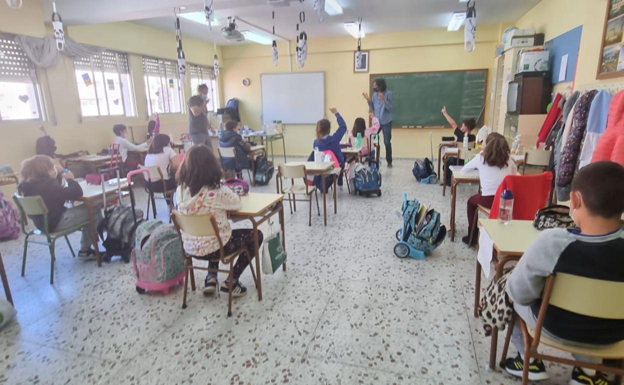 Taller sobre caminos escolares seguros en el CEIP San Antonio de Ponferrada.