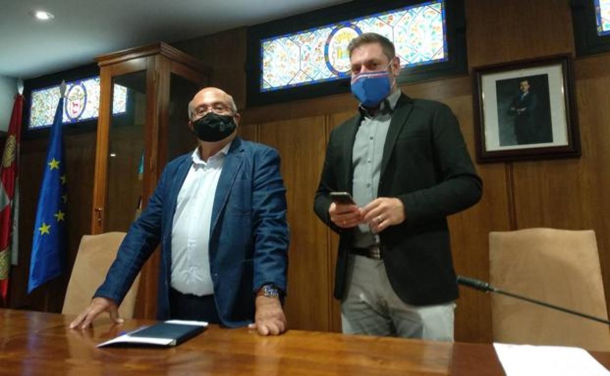 Los concejales de CB en el Ayuntamiento de Ponferrada, Jesús López e Iván Alonso.