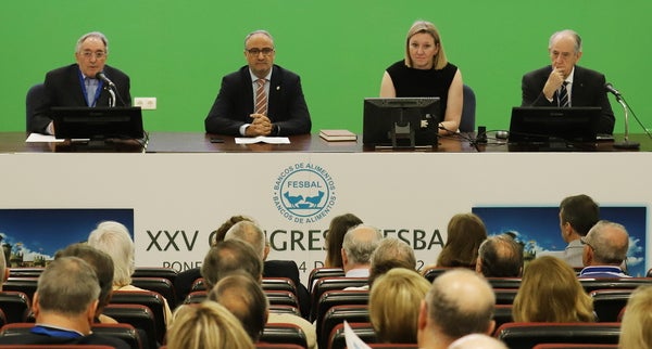 La consejera de Familia, Isabel Blanco, el alcalde de Ponferrada, Olegario Ramón, y el presidente de Fesbal, Pedro Miguel Llorca, inauguran el XXV Congreso de la Federación de Bancos de Alimentos.