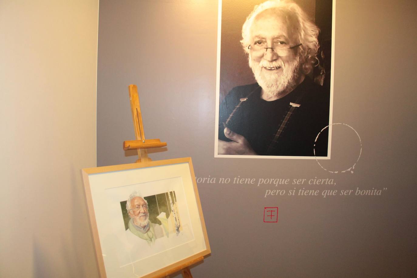 Ponferrada participó en Asturias en el homenaje póstumo a Fernando Fueyo, el pintor de la glicinia del Museo de la Radio.