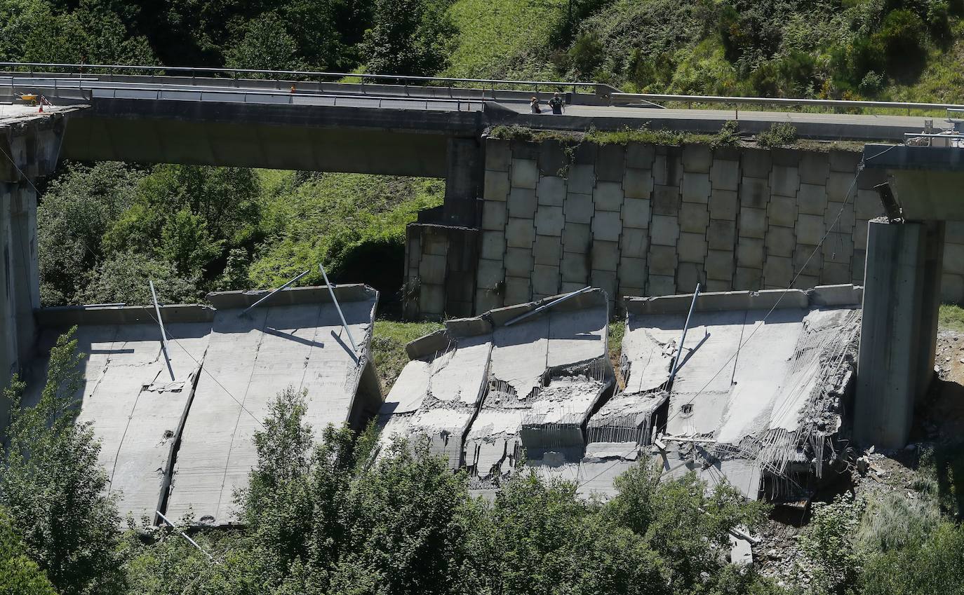 Derrumbe de parte del viaducto del Castro en el municipio de Vega de Valcarce.