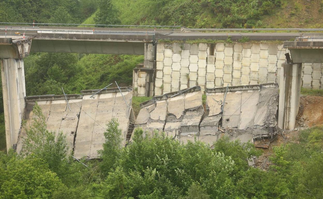 Imagen del tramo del viaducto del Castro en la A-6 que sufrió el derrumbe.