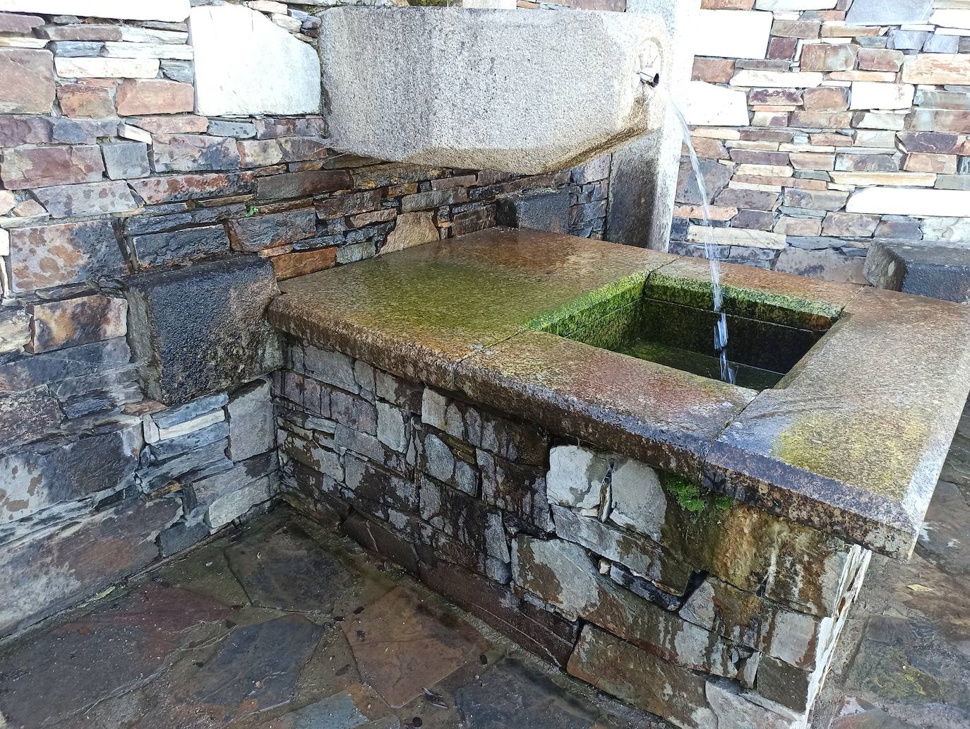 Fuente La Abranal en San Andrés de Montejos.