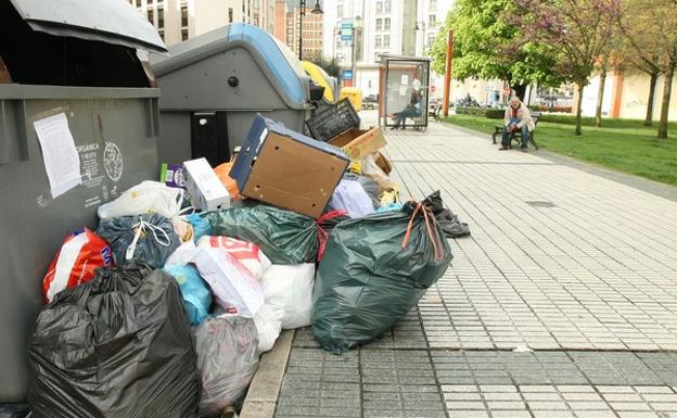 Imagen de una huelga en el servicio de recogida de basuras de Ponferrada.