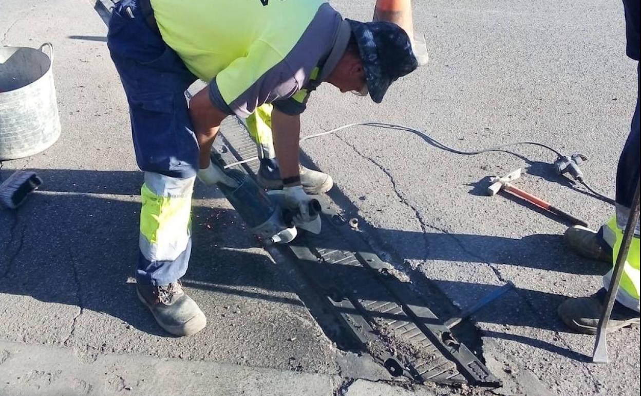 Reparación de las jntas de dilatación del puente del Ferrocarril en Ponferrada.