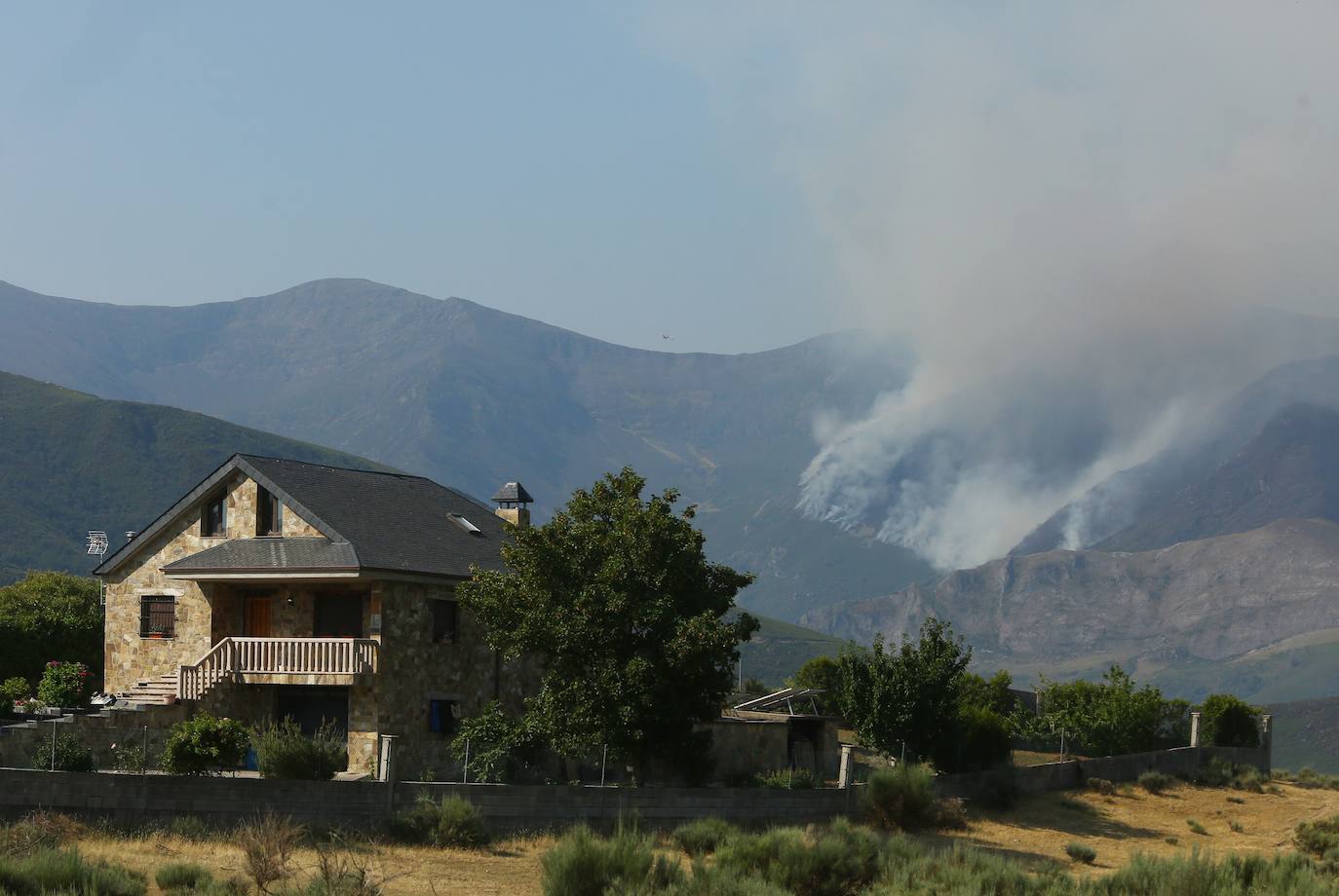 Fotos: Incendio en Montes de Valdueza