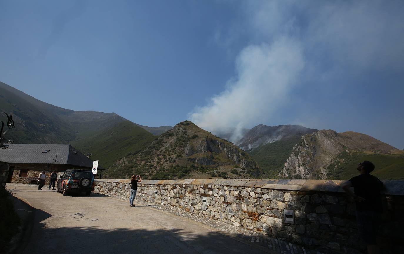 Fotos: Incendio en Montes de Valdueza
