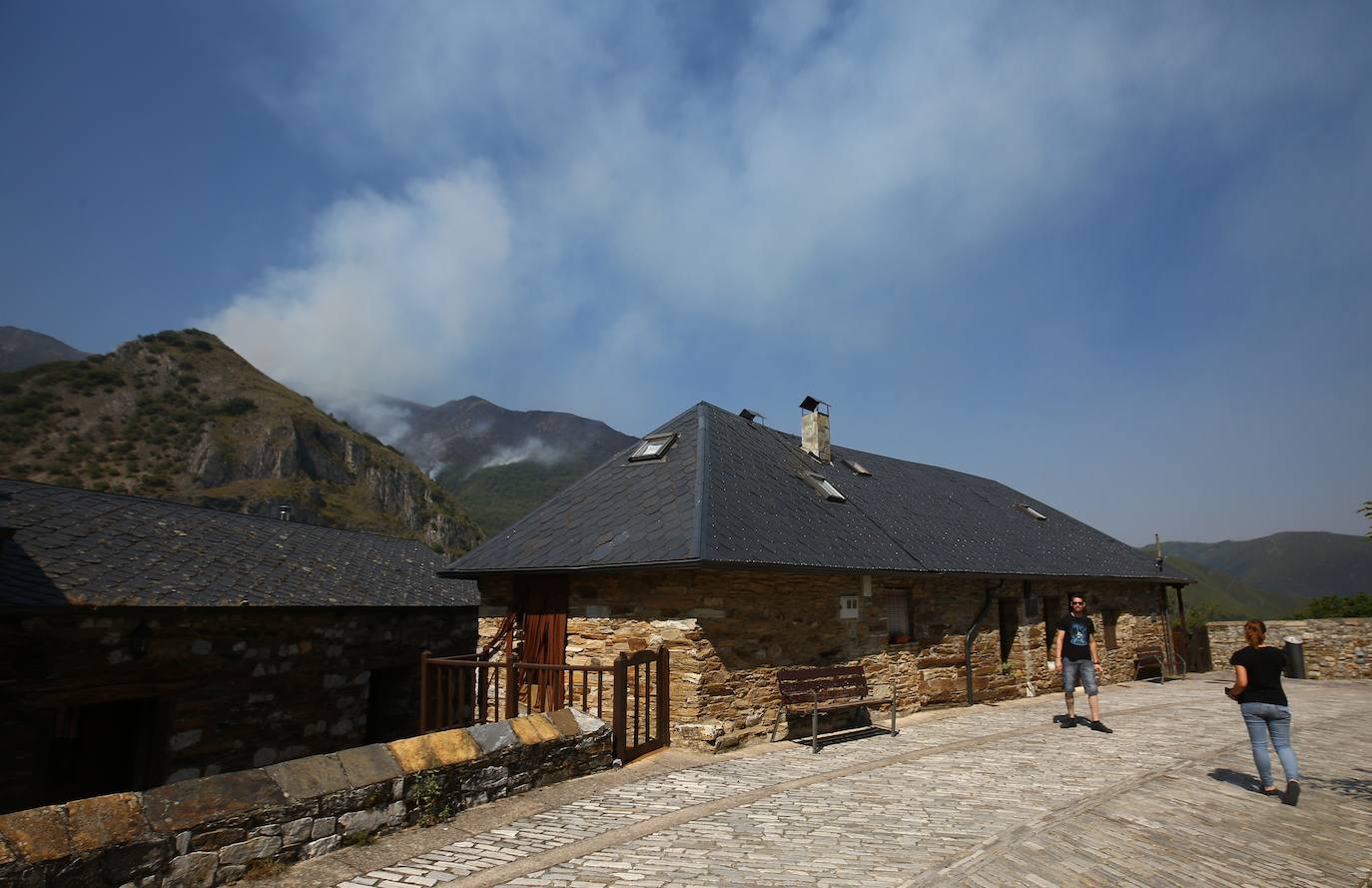 Fotos: Incendio en Montes de Valdueza