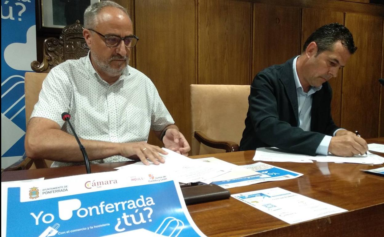El alcalde de Ponferrada y el vicepresidente de la Cámara de Comercio firmaron el nuevo convenio de apoyo al comercio y la hostelería local.