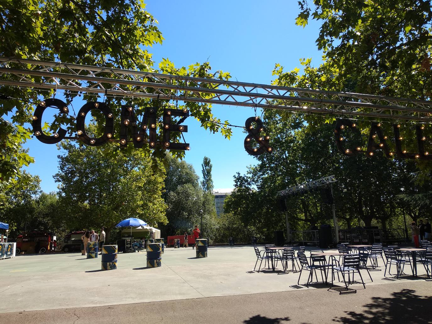 Inauguración del festival gastronómico 'Come y Calle' en el parque de la Concordia de Ponferrada.