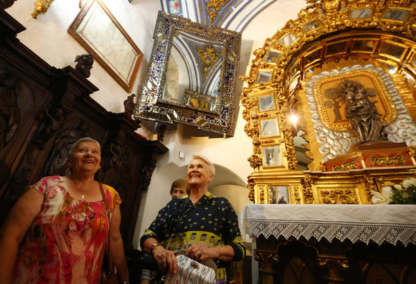 Presentación de la restauración de los espejos del Camarín de la patrona del Bierzo.