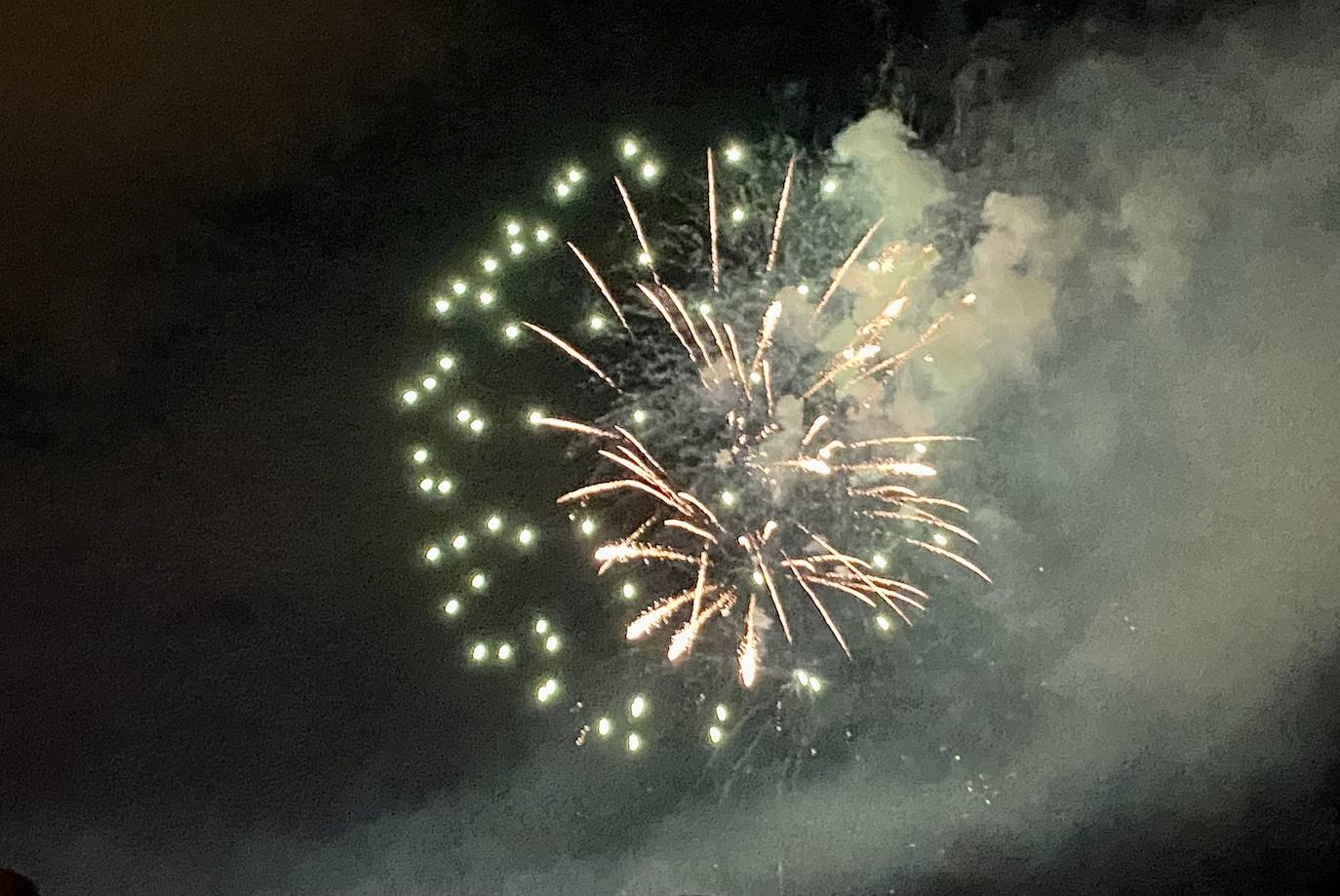 Fotos: Fuegos artificiales en la Encina