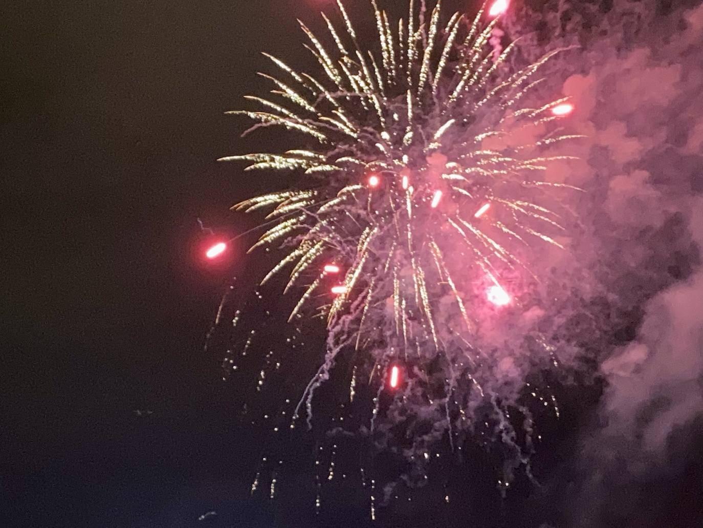 Fotos: Fuegos artificiales en la Encina