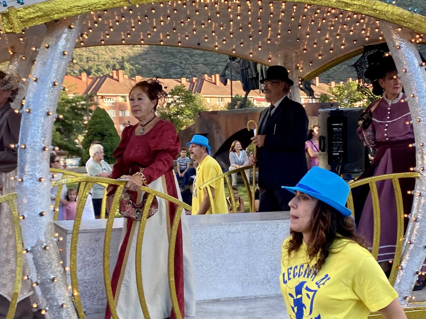 Fotos: Desfile de carrozas en las fiestas de la Encina
