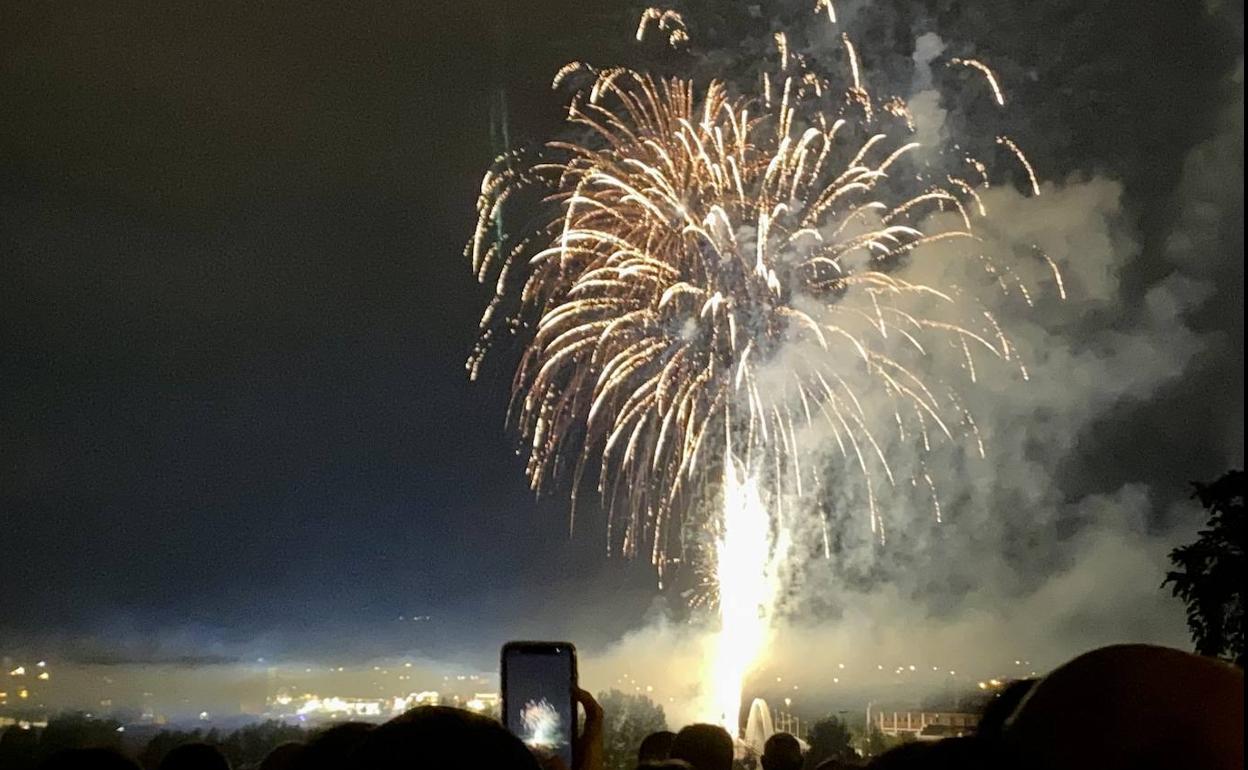 Fuegos artificiales en las fiestas de la Encina.