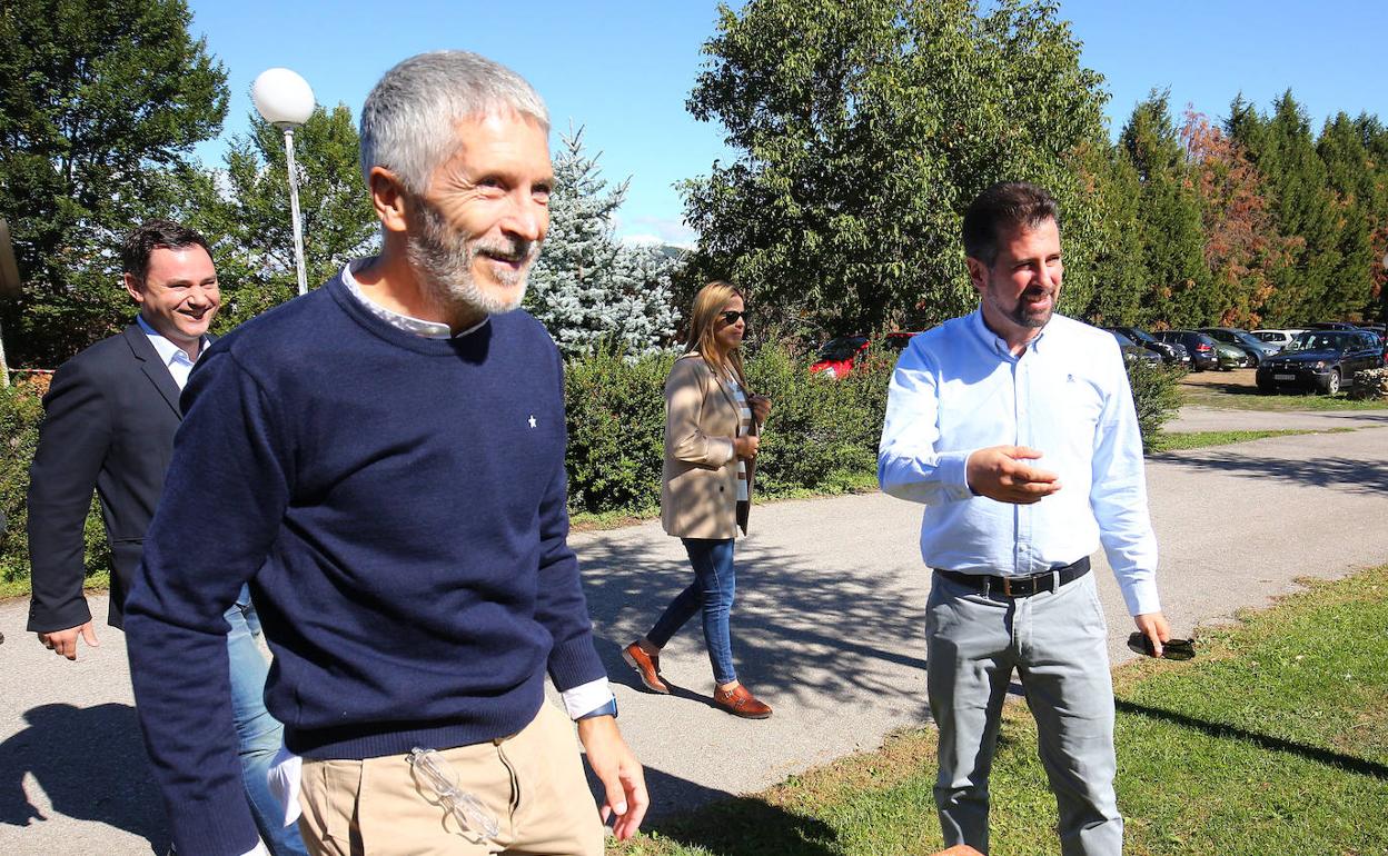 El ministro del Interior, Fernando Grande-Marlaska, durante su visita a Ponferrada.