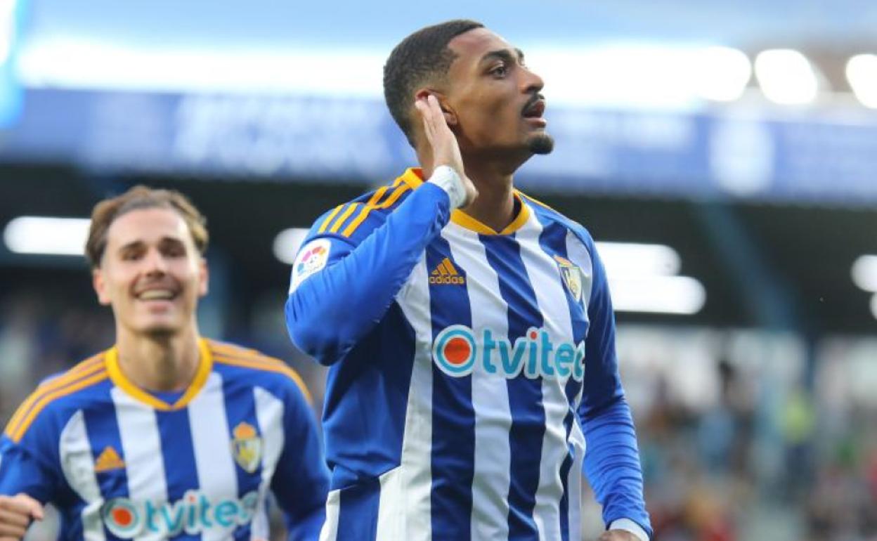 Derik celebra su gol ante el Tenerife.