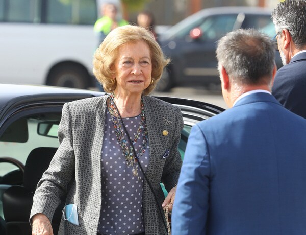 La reina emérita Doña Sofía visita el Banco de Alimentos del Sil en Ponferrada.
