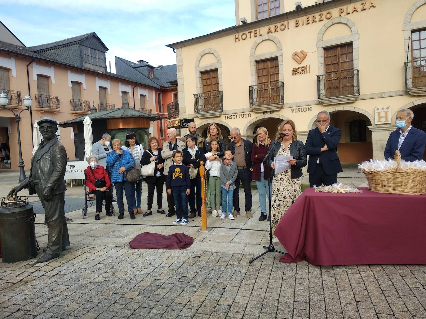 Ponferrada rinde homenaje a Pepe 'el barquillero'.
