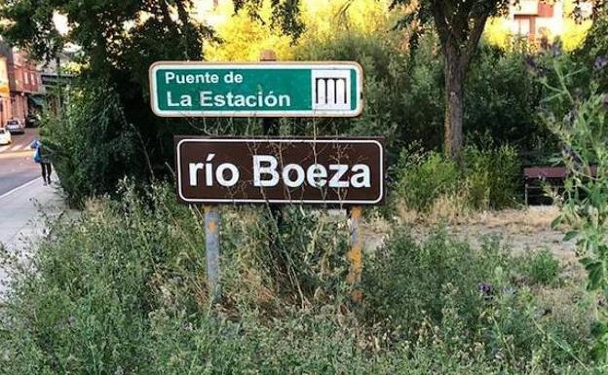 Imagen de archivo de un cartel del río Boeza en Bembibre.
