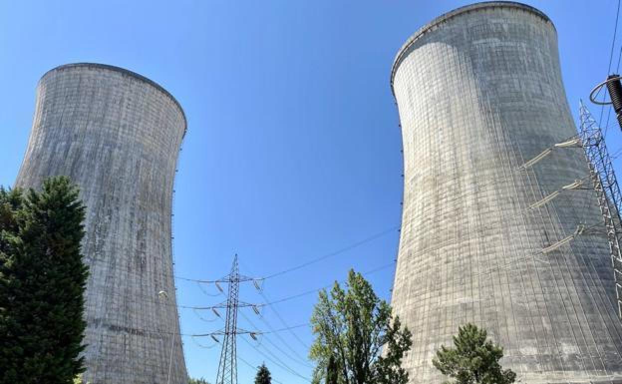 Endesa derribará antes de fin de año las torres de refrigeración de la central de Compostilla II.