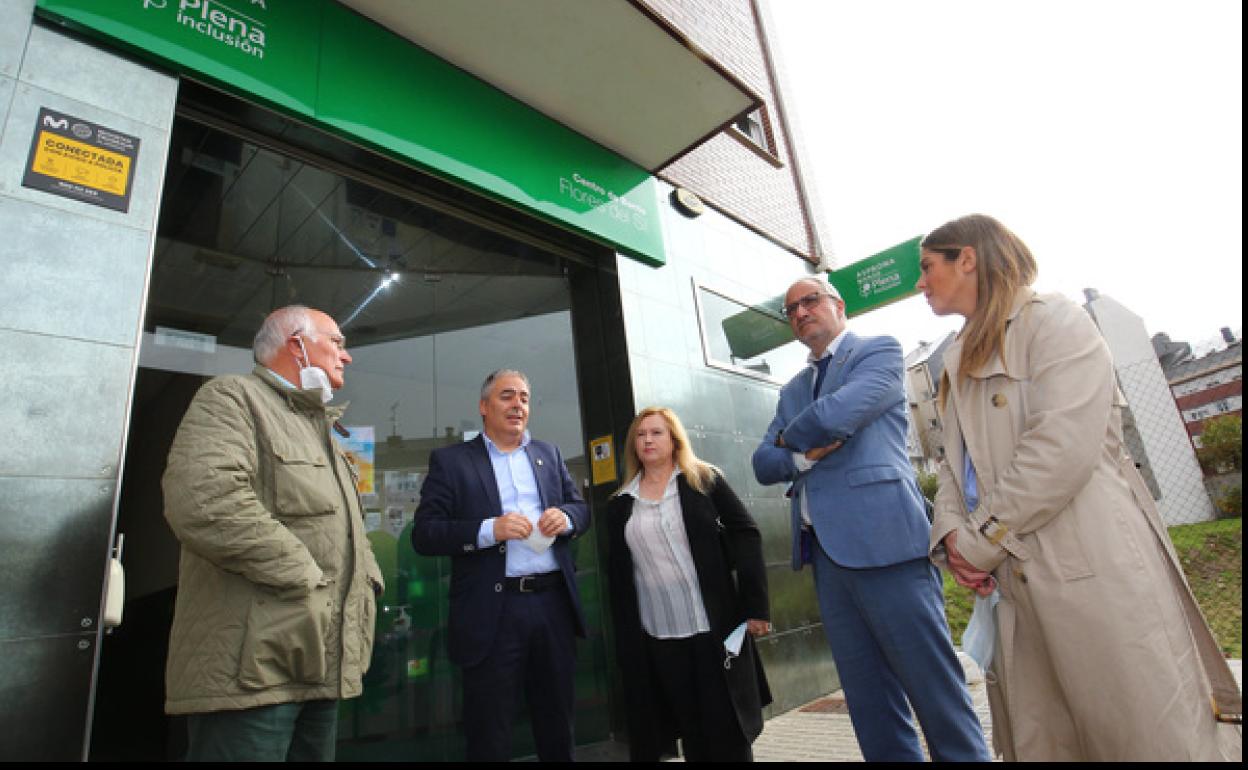 El alcalde de Ponferrada visitó las instalaciones de Asprona Bierzo en el barr de Flores del Sil.