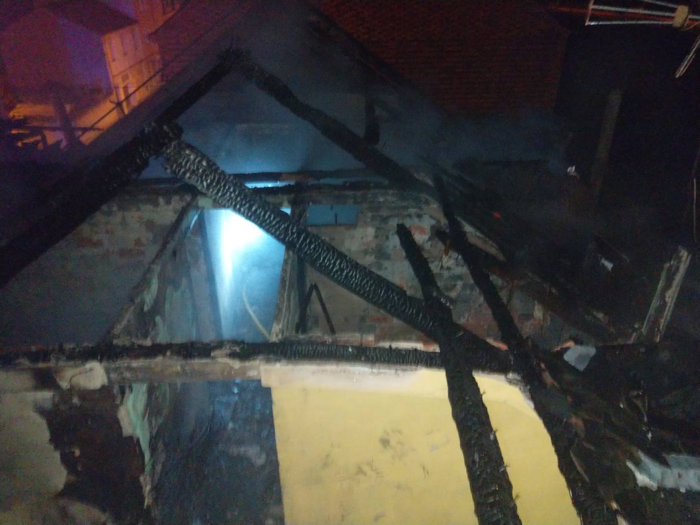 Incendio durante la madrugada en la localidad de Bembibre.