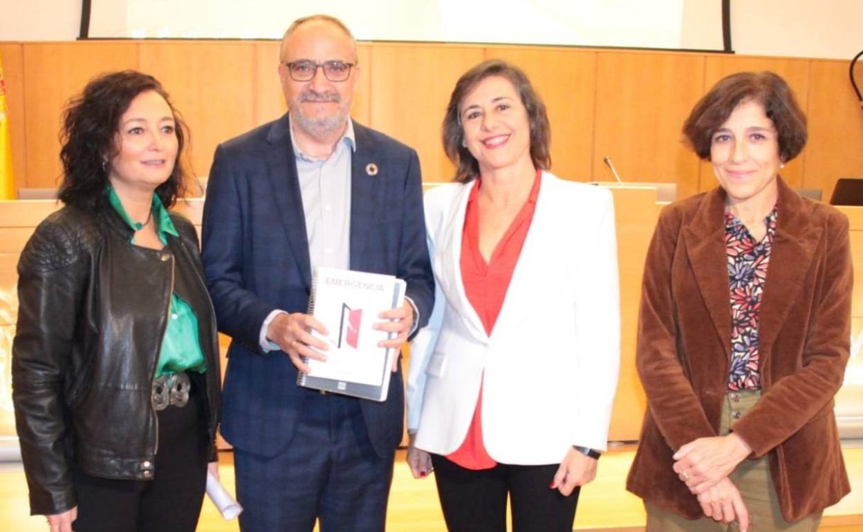 Imagen de la presentación del libro.