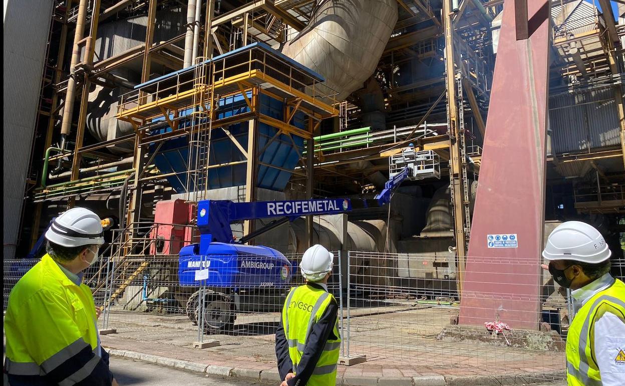 Trabajos de desmantelamiento de la térmica de Endesa en Cubillos del Sil. 