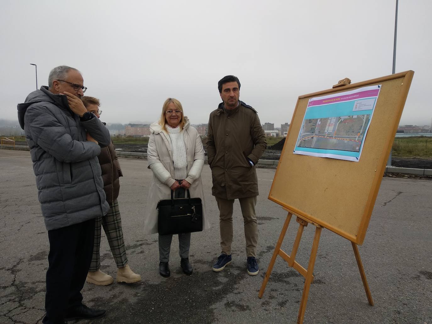 Ponferrada construye una acera para «dar seguridad» a la calle Monte Medulio.