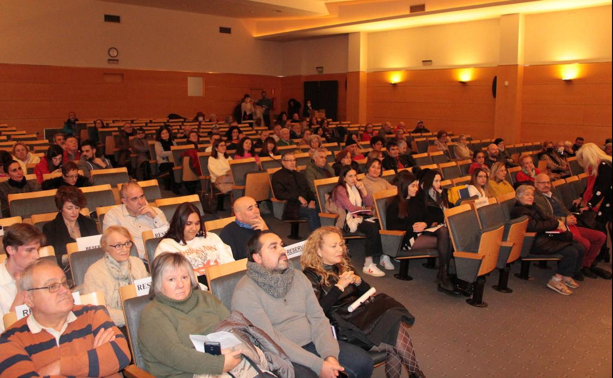Imagen de los voluntarios participantes en el acto celebrado en la Casa de la Cultura.
