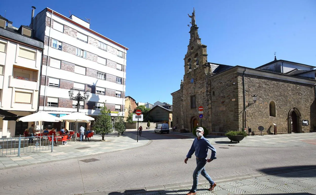 Entorno de la iglesia de San Pedro, en Bembibre.