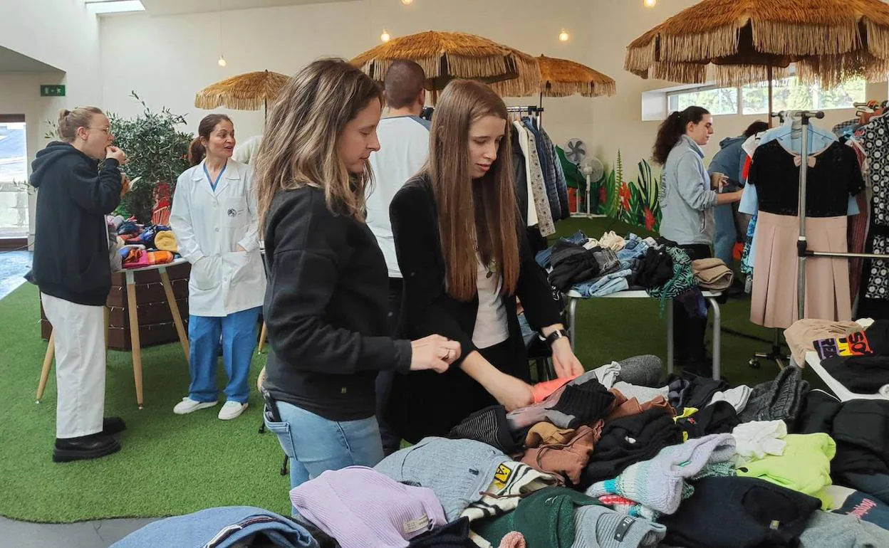 El Campus de Ponferrada celebra el II Mercadillo de intercambio de ropa
