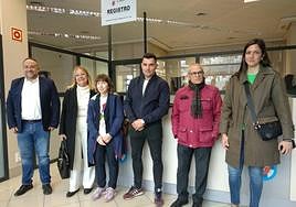 El presidente del Consejo junto a los representantes de los grupos políticos, en la inauguración de las oficinas.