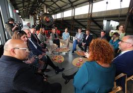 Encuentro de la vicepresidenta tercera del Gobierno y ministra para la Transición Ecológica y el Reto Demográfico, Teresa Ribera, con los miembros del Consorcio del Tren Turístico Ponfeblino y la Diputación de León