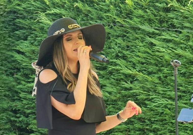 Villafranca del Bierzo rinde homenaje a la mujer con un concierto de la cantante leonesa Mónica Duna