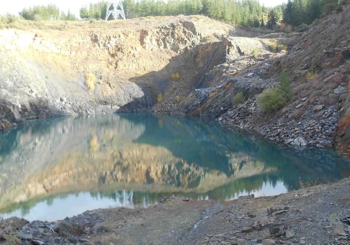 Cs pide a la CHMS que intervenga en el reparto del agua de la balsa de la cantera del Meno