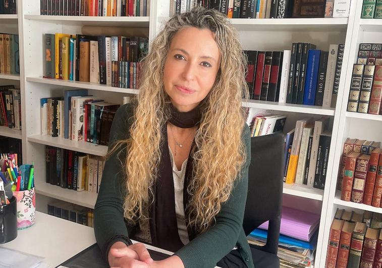 La autora Malenka Ramos presenta su novela 'Los crímenes de Hamlet' en El libro imposible