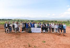 Plantación de árboles en el Bosque Didáctico de la Fundación Prada A Tope.