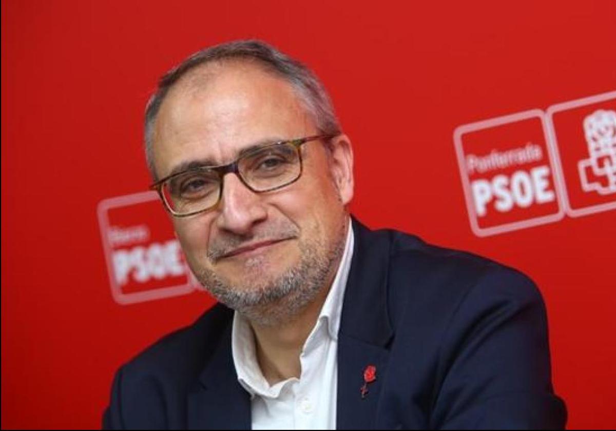 Olegario Ramón, en la sede del PSOE de Ponferrada.