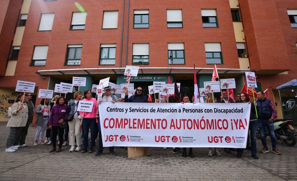 Protesta en Ponferrada de los trabajadores de atención a la discapacidad