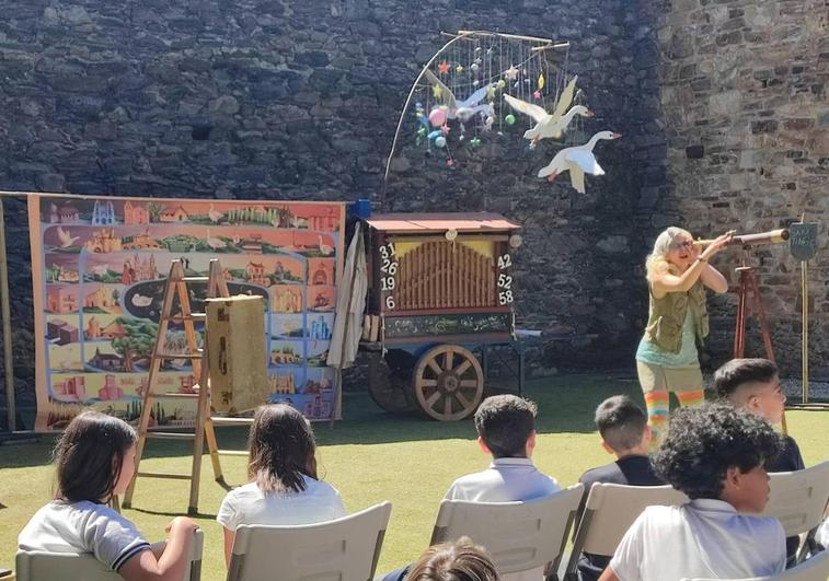 Los escolares ponferradinos se adentran en «un castillo lleno de vida»