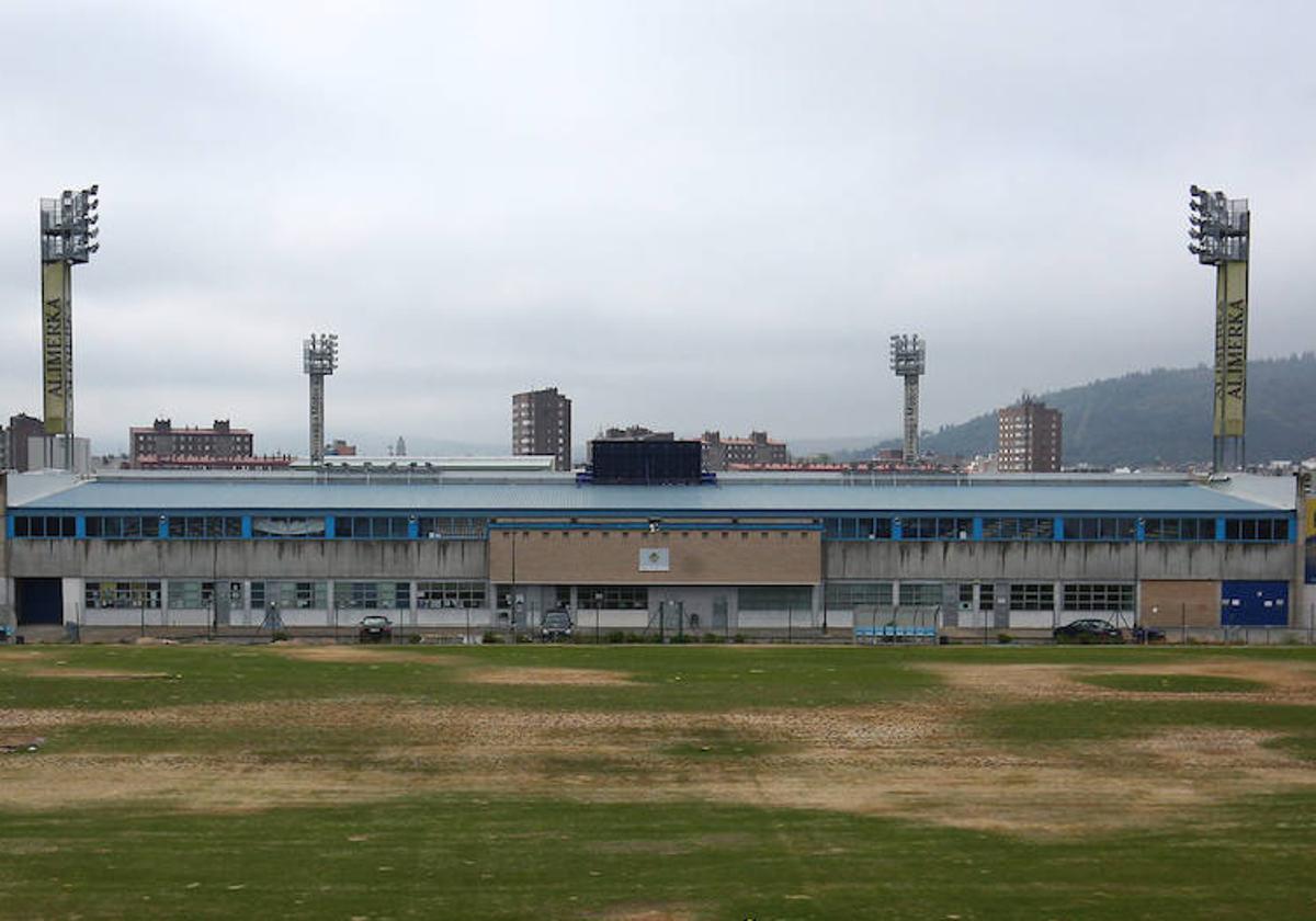 La SD Ponferradina renueva el césped de El Toralín y el Anexo.