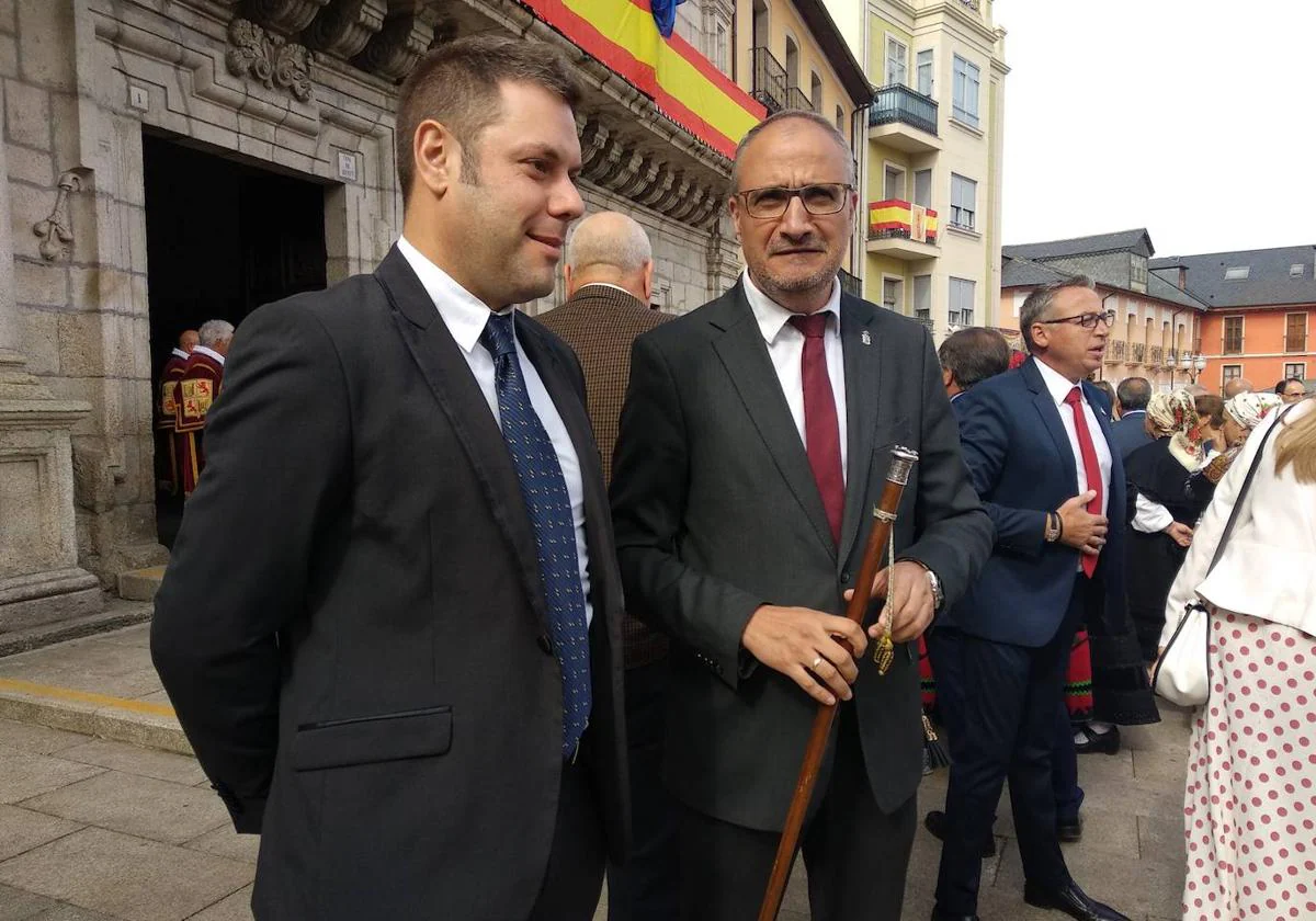 Olegario Ramón e Iván Alonso, en una de las celebraciones de las fiestas de la Encina.