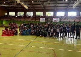 Imagen de los equipos participantes en la II Copa Alevín de Hockey sobre patines de Ponferrada.