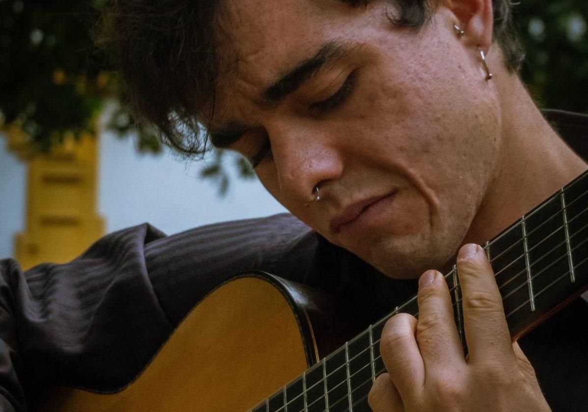 El guitarrista ponferradino Marcos Arregui actúa este sábado en La Térmica Cultural.