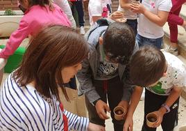 Escolares participantes en la séptima edición delos talleres de Campelo Bosques.