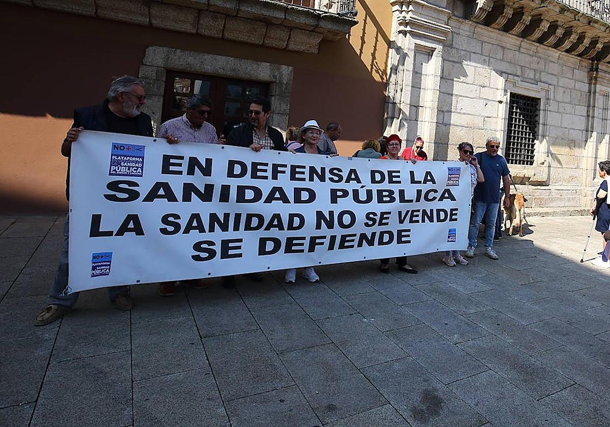 Concentración del pasado jueves en Ponferrada para denunciar la situación de Reumatología en el Hospital El Bierzo.